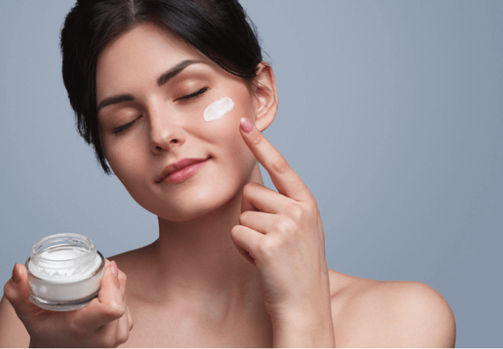 face moisturizing image